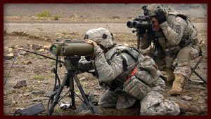 Bild: Soldaten beobachten das Ziel